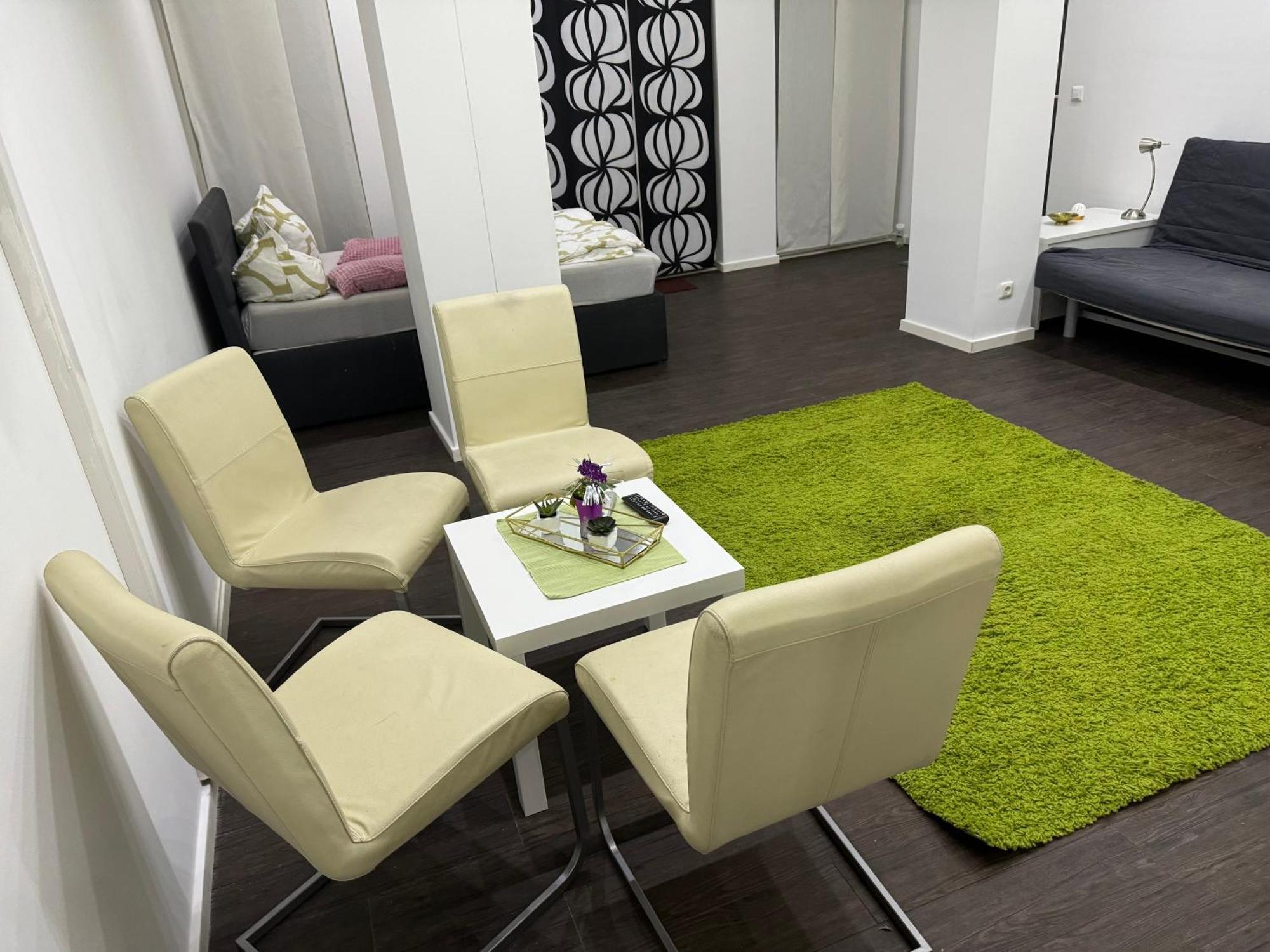 Apartment Luxurioese Mit Eigenem Garten